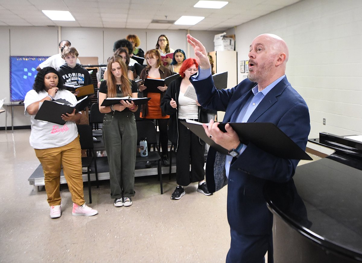 MetroSchools's tweet image. We are singing praises about the Nashville School of the Arts Cantabile Choir today for being selected to perform at the @ACDANational conference. It's a huge, prestigious selection. Congratulations to Mr. Jacobs and the talented 46 sopranos and altos. 📹mnps.org/news/featured-…