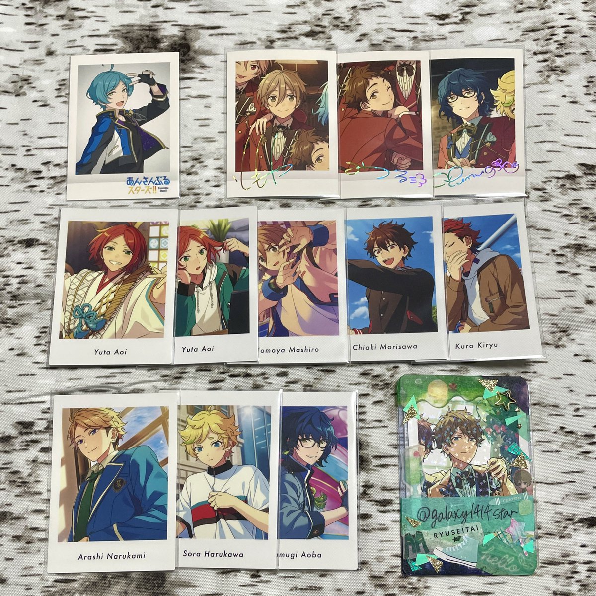 galaxy1414star's tweet photo. 【交換】あんスタ　ぱしゃっつ　ぱしゃこれ　5周年　特典　アルカナ　サインステッカー　クリカ　色紙　生ブロ

譲:スバル、真、泉、嵐、ひなた、ゆうた、なずな、友也、光、創、千秋、奏汰、鉄虎、忍、宙、つむぎ、桃李、弓弦、敬人、紅郎、HiMERU

求:異種翠

👇続きます https://t.co/Ur5sao9GzH