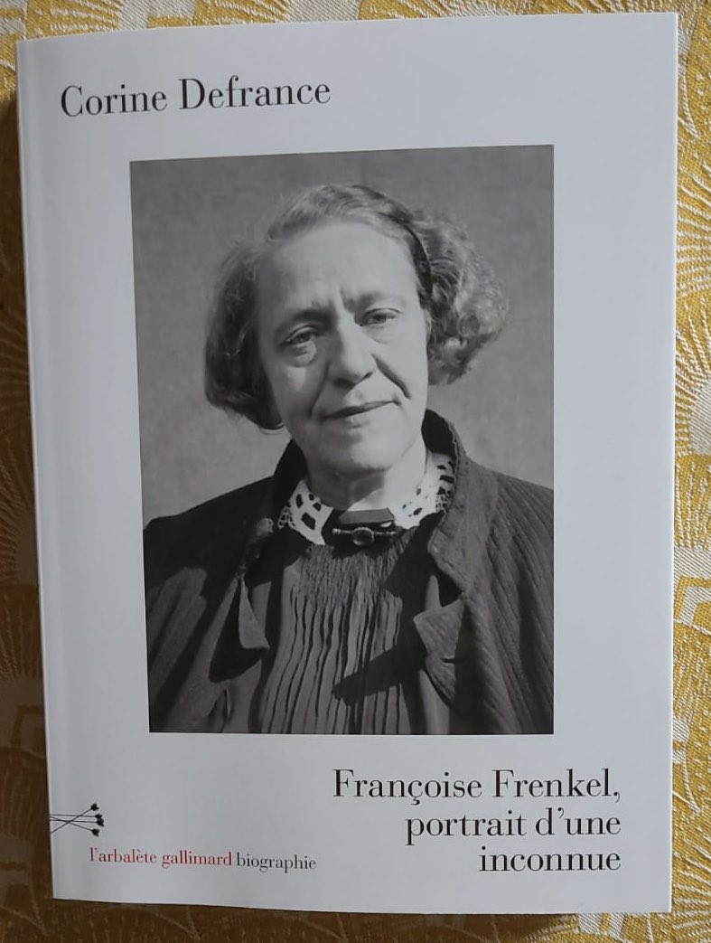 JacBoysen's tweet photo. Enfin - endlich erschienen: Corine Defrance rekonstruiert ein europäisches Leben: Françoise Frenkel! #Gallimard https://t.co/HetmUpU7Q6