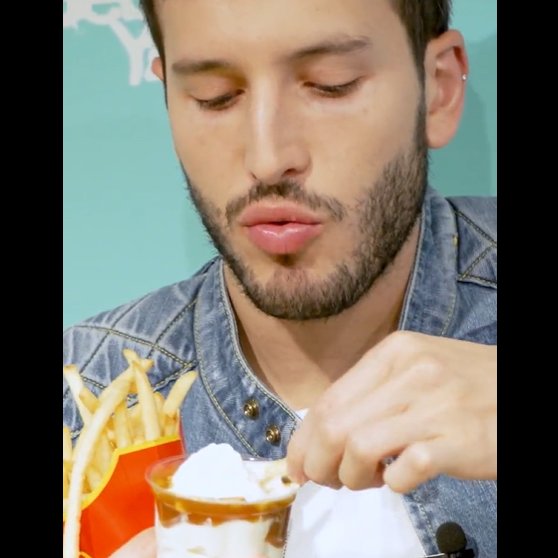 LauraSalz16's tweet photo. #ComBoca💋🧡🥰
cambio hamburguesa, papitas, helado y café por esa 💋 https://t.co/Hh1ExDX3Nw