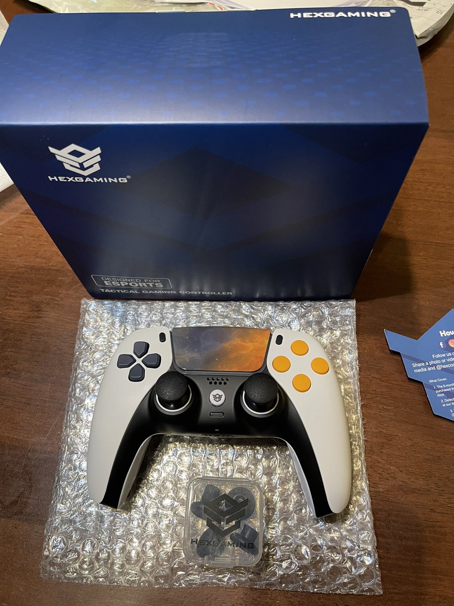 torterraluvr's tweet photo. Check out my new #hexgaming rival controller from @HexController ‼️ https://t.co/b2jYOFrMZ5