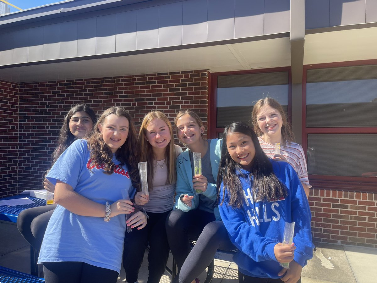 jillwiggins's tweet photo. Celebrating another #fundayfriday @pizitzmiddle with a popsicle mixer in the courtyard for two of our Academic Strategies classes. Character, Excellence, (and especially) FAMILY. The Pirate Creed. https://t.co/7o2i9dtLHo