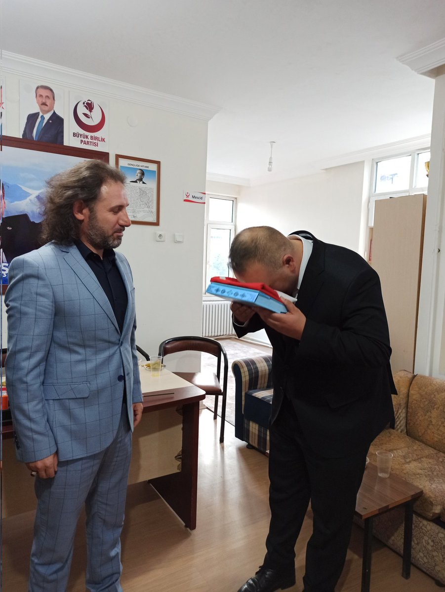 OcaklarTokat's tweet photo. Sayın Başkanımız Mehmet San devir teslim töreni ile Tokat Alperen Ocakları yeni başkanı olmuştur, önceki dönem Başkanımız sayın Kenan Kısacık'a emekleri için çok teşekkür ederiz. https://t.co/bu9Ot48TFR