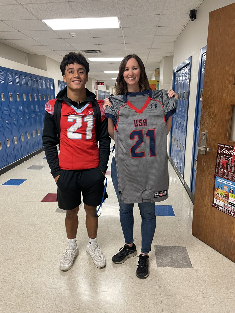 clgamage's tweet photo. I’m honored to represent Junior, today. Go, fight, win in tonight’s game! @CastleberryHigh #CHS_lions @CastleberryISD https://t.co/h8TN61TDOg