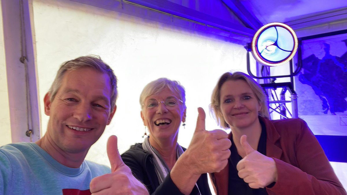 IM_Evenblij's tweet photo. Zo fijn om vandaag weer even herenigd te zijn @MarcelBroekhaar en Ryan! #ClimateCampus #NextGenerationZwolle https://t.co/ML7jMwh6Nx