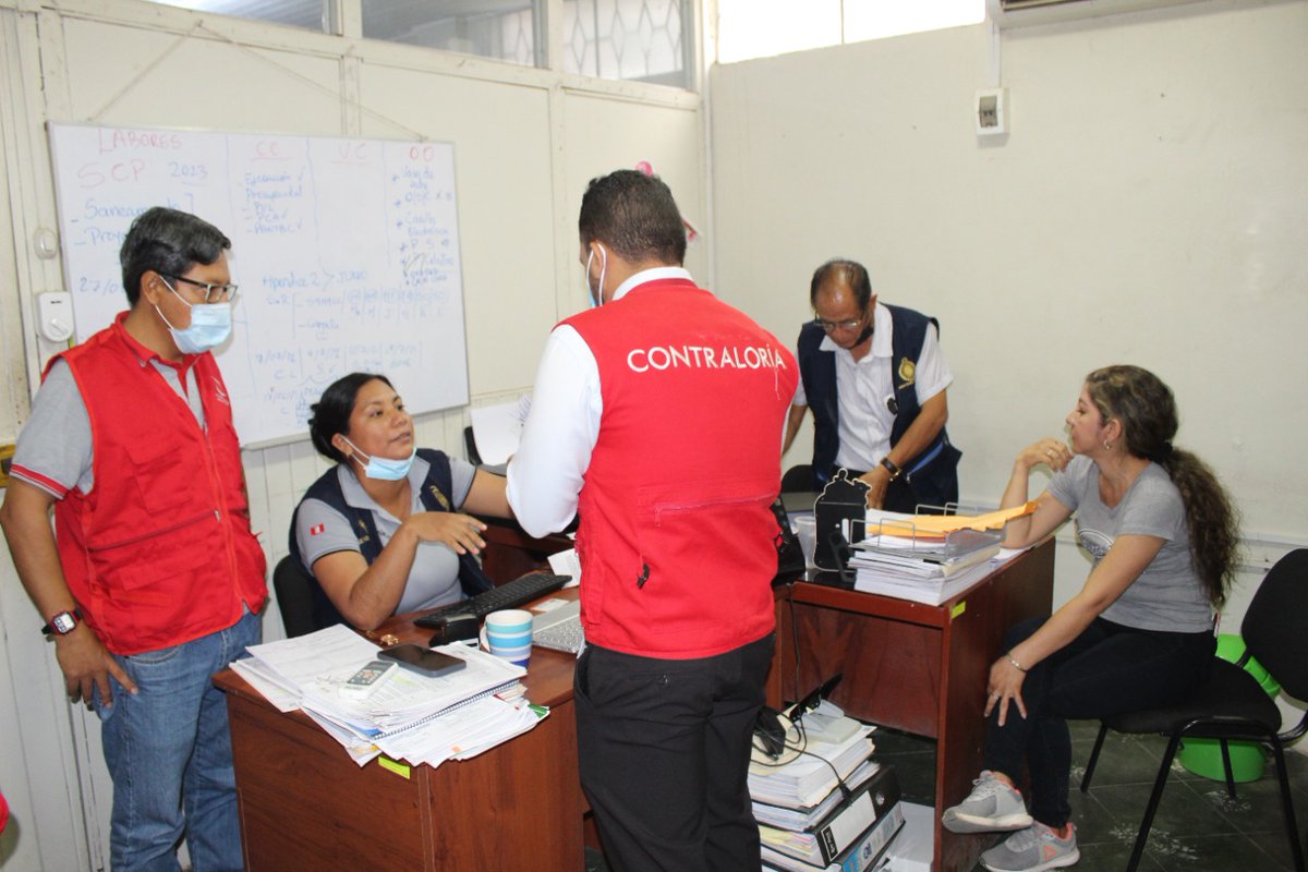 ContraloriaPeru's tweet photo. #AHORA En operativo conjunto con @FiscaliaPeru y @PoliciaPeru, intervenimos oficina de coordinación del Municipio Provincial de Purús en Pucallpa #Ucayali para investigar pago de S/ 300 mil por consultorías externas no realizadas. https://t.co/3PWsKbq6jg