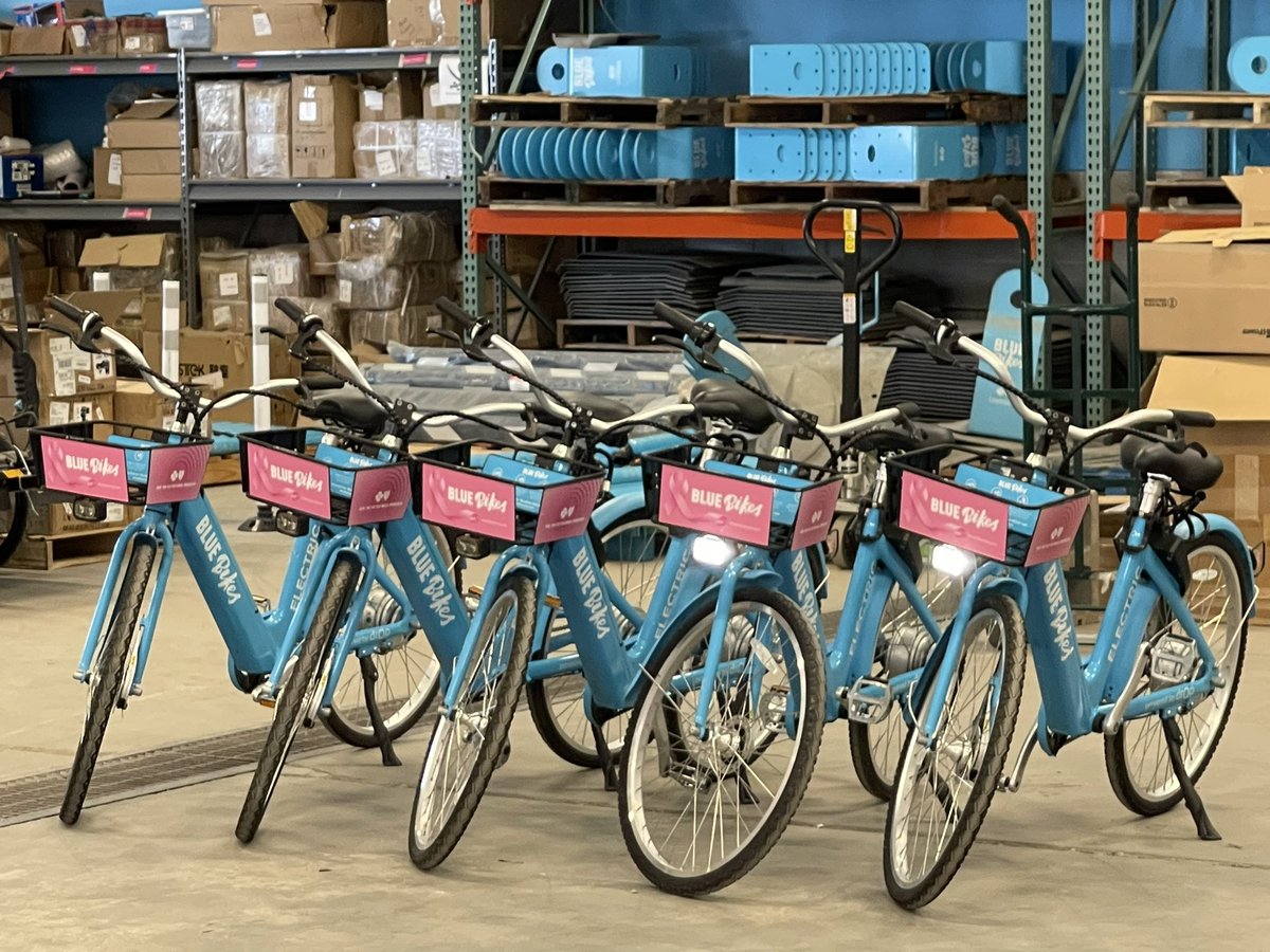 karastill's tweet photo. Working @BlueBikesNOLA with @BigRodT @kemsunde @desireealexia_ @maloribee and our awesome interns today to spread the good news RE: #BreastCancerAwareness #RidePinkNola https://t.co/zxTxKOF6Qx