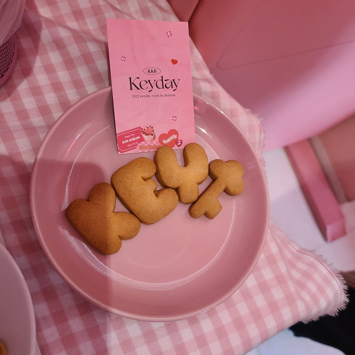 Lntms111's tweet photo. 9/23キー君お祝いに
@yolumlovesyou さんへ
@keysyou 
@keysyou_jp さま
ありがとうございます。
写真が上手く編集出来なくて💦
LINEカメラ使ってみたけど
上手く出来ないって思ってる
うちに眠っちゃってて
目覚めた深夜の投稿です🙇
やっぱりこのまんまが可愛い❤️ https://t.co/kKwPAiymCY