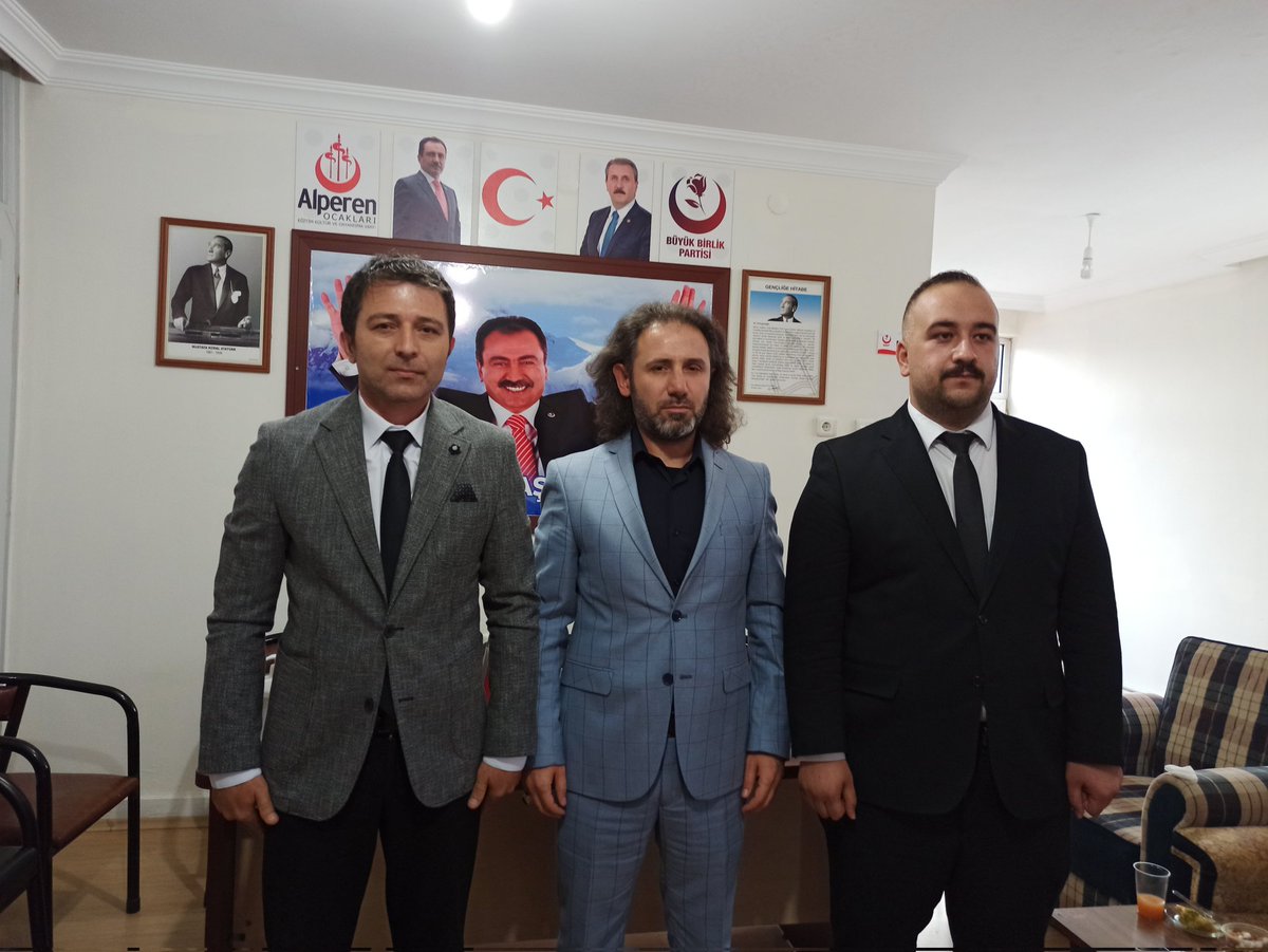 OcaklarTokat's tweet photo. Alperen Ocakları Genel Başkan Yardımcısı sayın Mustafa Çitak Başkanımız ocağımızı ziyarete geldi, toplu ve bireysel görüşmelerimizde bizleri dinlediği için kendisine teşekkür ederiz. https://t.co/vr6wXMZRaV