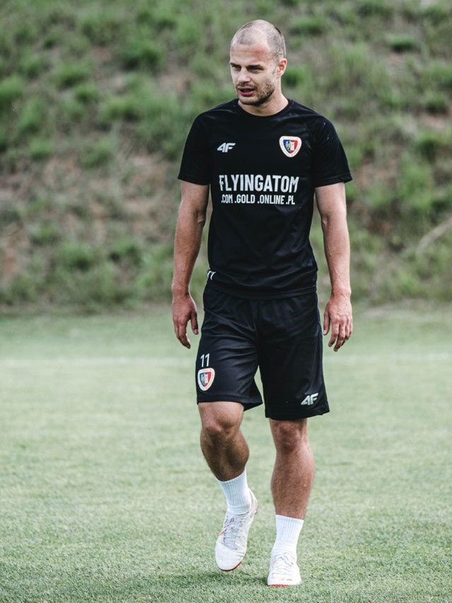 PiastGliwiceSA's tweet photo. Rauno Sappinen daje prowadzenie Estonii! Napastnik Piasta pewnie wykorzystuje jedenastkę w doliczonym czasie gry pierwszej połowy!
#NationsLeague #ESTMLT https://t.co/ZUHSAVH3ng