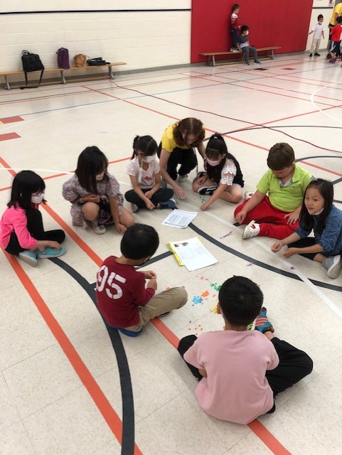 markhamlibrary's tweet photo. π We love to visit school! Let us know if you want to book a visit. #markham #markhampubliclibrary #markhamschools #libraryoutreach https://t.co/NLWYLKg8We