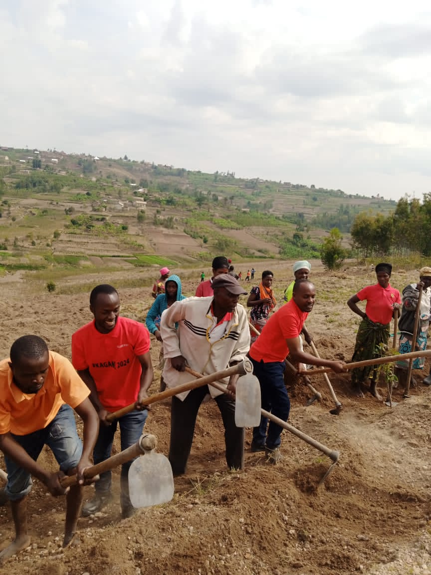 “Igihugu cyarabohowe ariko urugamba rwo kucyubaka rurakomeje kandi ni mwe rubyiruko mufite inshingano zo kurinda ibimaze kugerwaho no kutugeza ku Rwanda twifuza:
📌Mwimakaze ubumwe
📌Muhe agaciro abanyarwanda
📌Mubafashe gukora cyane, biteze imbere”
~ Afande K. James
