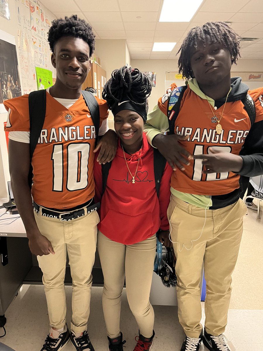 coachRara87's tweet photo. Game day Ready! @javionjackson9 #westsidebestside #wranglerspeed https://t.co/VJZvOsktqU