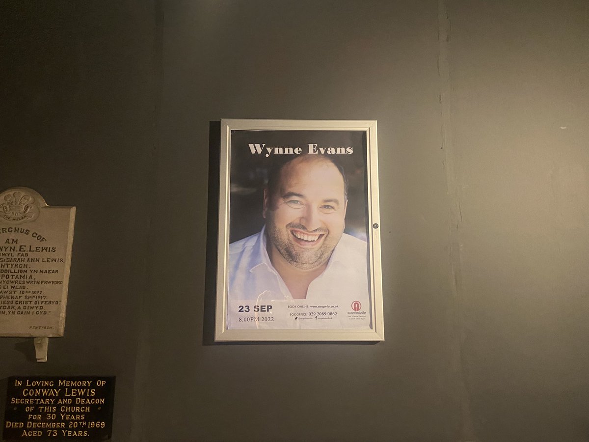 midwalestours's tweet photo. Just sat down in the Acapela studio waiting for the one and only @wynneevans to enter stage right https://t.co/iGmoSg0L3U