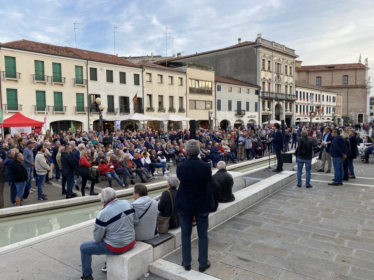 pbersani's tweet photo. Non ho mai pensato e non penso che i 5 Stelle possano sostituire la sinistra. Possiamo avere un rapporto complementare ma non possiamo rinunciare a costruire una sinistra di governo che organizza un grande campo progressista. 
A Mestre per Pd - Italia democratica e progressista https://t.co/kkgijvSXo9