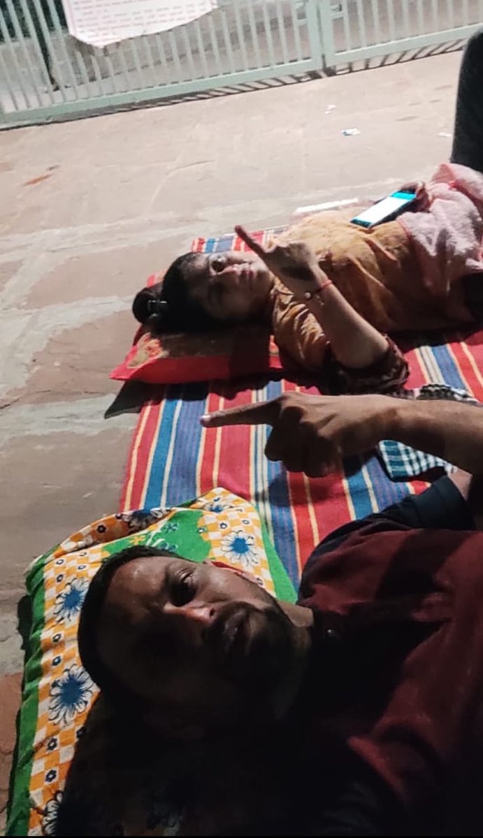 ये बहन चार  और भाई चार दिनों से अनशन कर रही है गांधीनगर में OPS के लिए।में गांधीनगर, अहमदाबाद, मेहसाणा के कार्मिकों से निवेदन करता हु आप उनके हालचाल पूछते रहे।पूरा गुजरात आपको सपोर्ट कर रहा हे बहन।हमे आप पर गर्व हे।
#WeWantOPS
#NPS_QUIT_INDIA
#Abpasmita
#cmogujarat