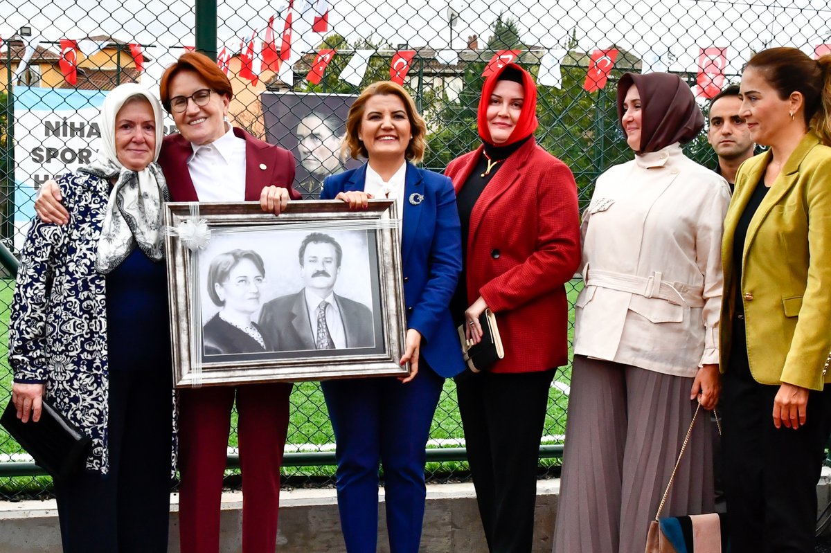 meral_aksener's tweet photo. İzmit Belediyesi’nin hemşehrilerim için yapmış olduğu spor tesislerine rahmetli ağabeyim Nihat Gürer’in adını vermesi beni ve ailemi çok mutlu etti. 

Başta Belediye Başkanımız @fatmakaplan olmak üzere, emeği geçen herkese sonsuz şükranlarımı sunuyorum. https://t.co/Zdty7YvuWa