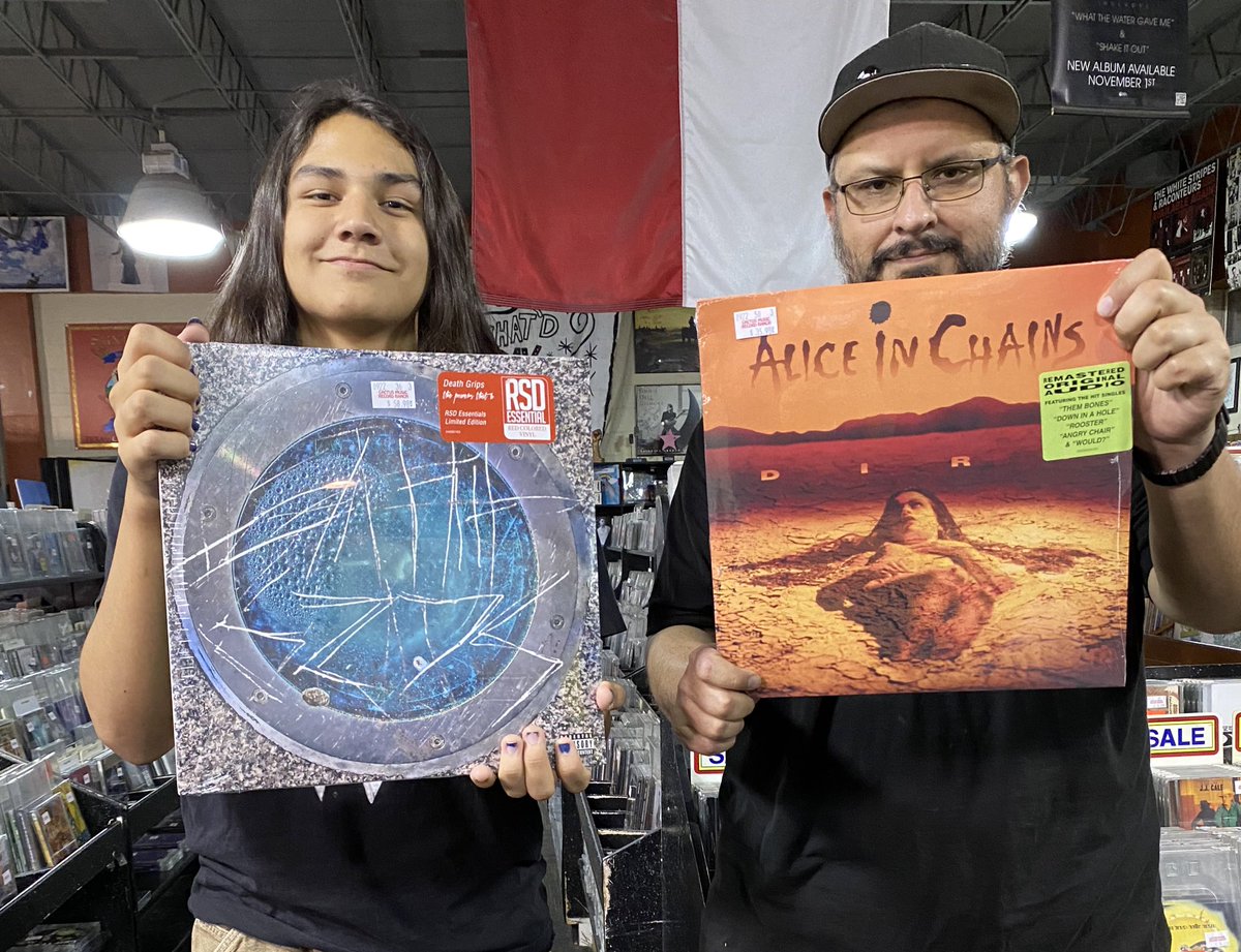 cactus_music's tweet photo. The crew with two #NewMusicFriday releases for today, Fri, 9/23/22! โ
๐ฃ๐ง๐ต๐ฒ๐๐ฒ ๐๐๐ผ ๐๐ถ๐๐น๐ฒ๐ ๐๐ถ๐น๐น ๐ด๐ผ ๐ณ๐ฎ๐๐ ๐ฅ๐ฅ๐ฅโ โ โ
โ
โข#DeathGrips- The Powers That B (#RSDEssential Red Colored Vinyl)โ โ
โข#AliceInChains - Dirt (Digitally remastered ed. 150-gram 2LP) https://t.co/hqaSxKsejl