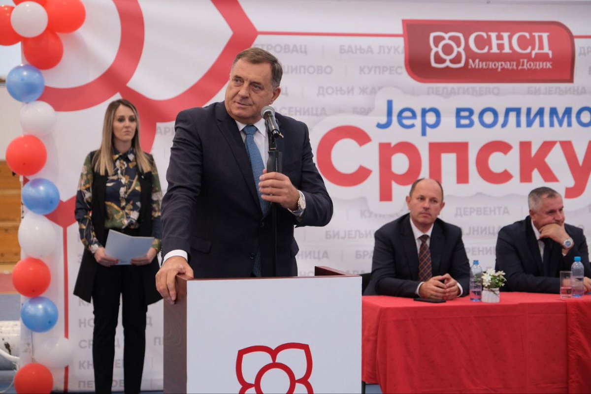 SNSDDodik's tweet photo. ✅ #Berkovici су увијек уз нас!
👉Све ове године пожртвовано радимо и наш народ то препознаје!
🌹 Наставићемо да градимо сваки дио Републике #Srpka јер она то заслужује!
#JervolimSrpsku https://t.co/X0ilWr21xE
