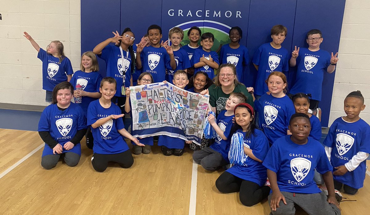 _MrsHalter's tweet image. The "Halter's Pumpkin Spice Lattes" had a blast today at @GracemorNKC Fun Run!