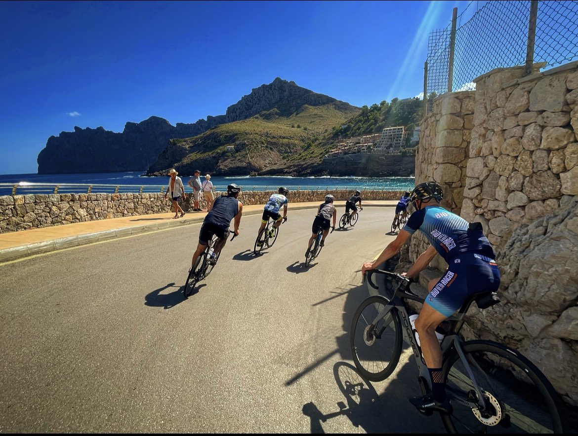 Earlier today <a href="/lancearmstrong/">Lance Armstrong</a> @georgehincapie8 and <a href="/JanUllrich5/">JanUllrich</a> just missed out on the chance to try to hold the wheel of a very lean looking <a href="/SeanKellyCC/">Sean Kelly</a>