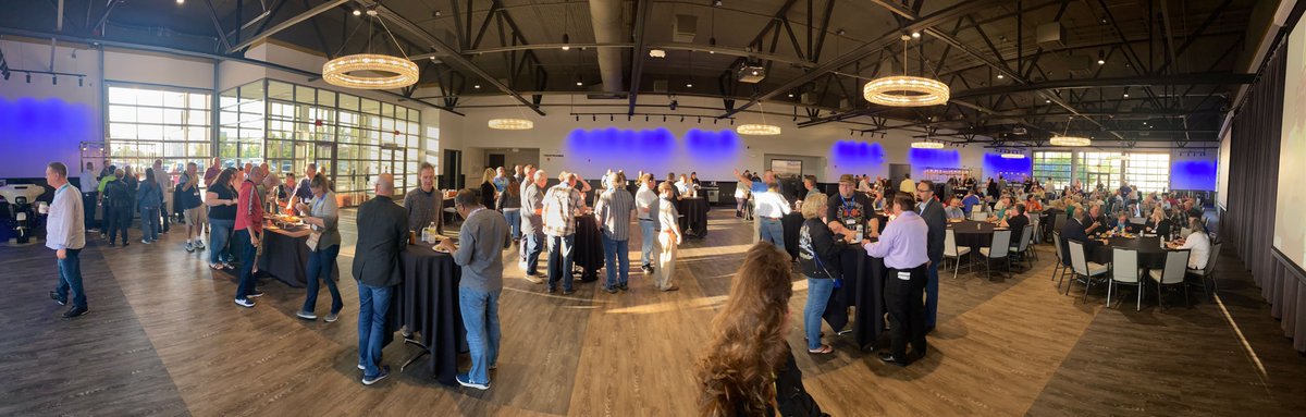 We have seen some pretty successful events take place in-person this last couple of weeks. Community events in Chicago, St.Paul, and Milwaukee saw some fantastic attendance - All powered by WorkOutLoud. 

#Finally #WorkOutLoud #Events #community #InPersonEvent #IBM #LX #XA