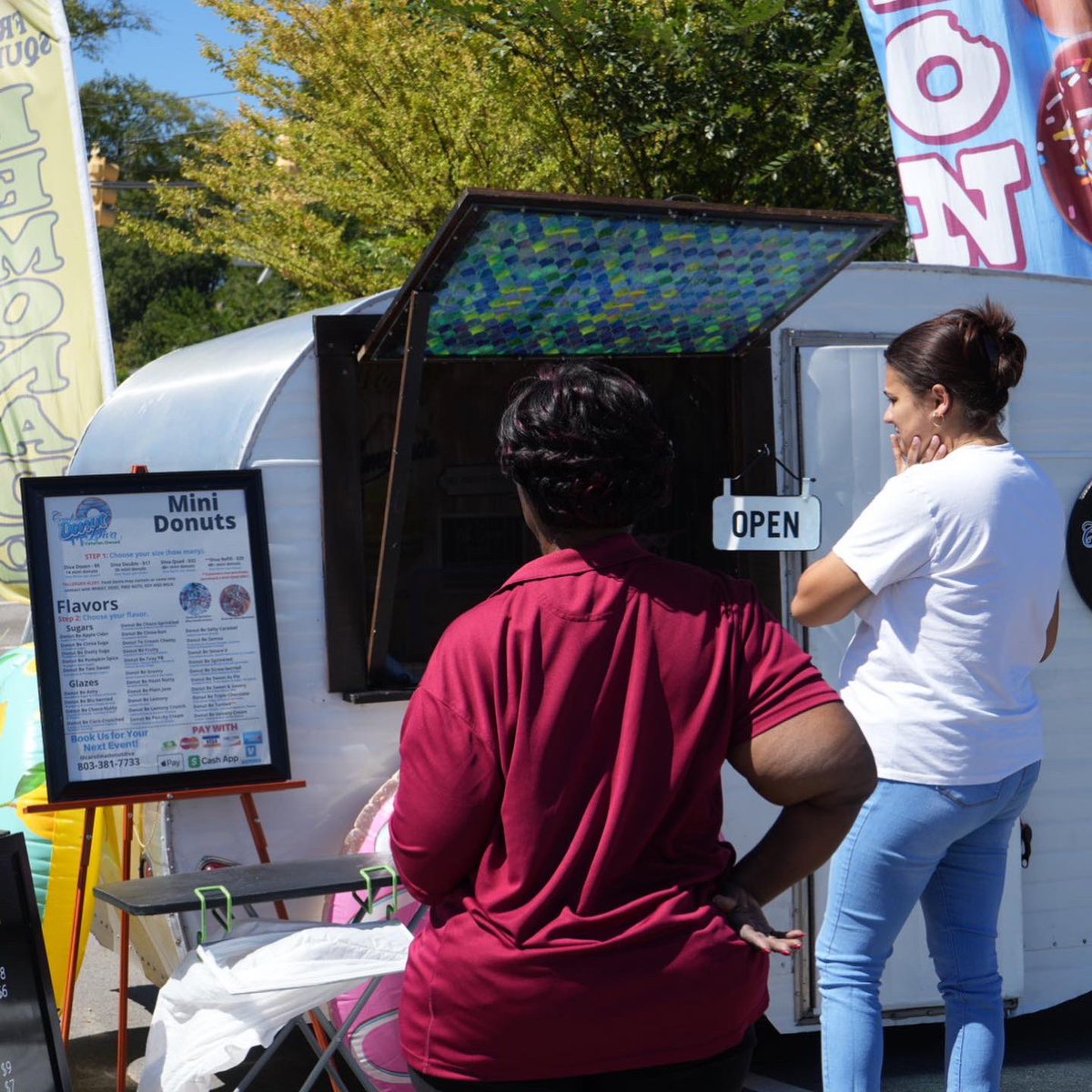 Come enjoy The Come Back Food Truck and Mini Donuts until 3pm on Bull Street❗️❗️ Food Trucks 👇 Come Back Food Truck Carolina Donut Diva 📍Located at 2300 Bull Street #WeAreColumbia #FoodTruckFriday