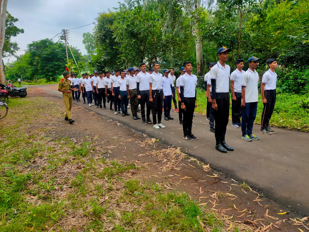 rp627450's tweet photo. TODAY'S OUR FIRST NCC PARADE IN OUR UNIT..🇮🇳 #NCC4MPCTR . 
AND WE HAVE LEARNED LOTS OF THING'S TODAY. 
#Jaihind #jaibharat https://t.co/fBAt7GfFO1