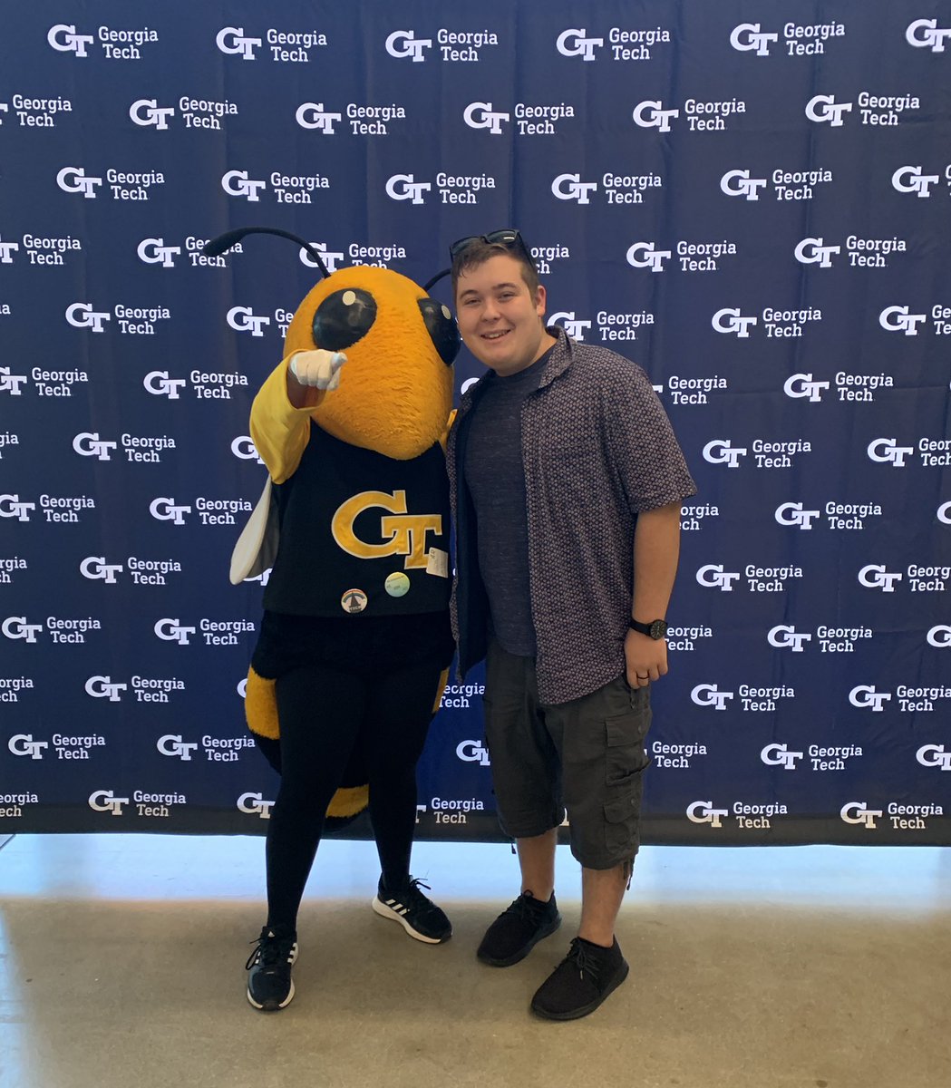 BostonNoleGirl's tweet image. Sigh…
The things we sacrifice for our kids… 🙈🤣🐝

Campus Tour today…my heart hurts a little lololol…
When asked if I wanted to be in the pic, I kindly declined stating it would be sacrilege. 🤣🤣🤣 #GoNoles! 
#boymom #techkid #technology #computerkid #classof2023