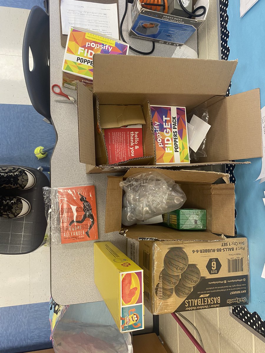 Bsmithsquad06's tweet photo. Thank you so much to the parents my students! The students are loving the items for recess and will love these fidgets and book! The tye dye will also be used for our field trip shirts!!! So excited!! Thank you all!!! https://t.co/XMMmHKvJJt