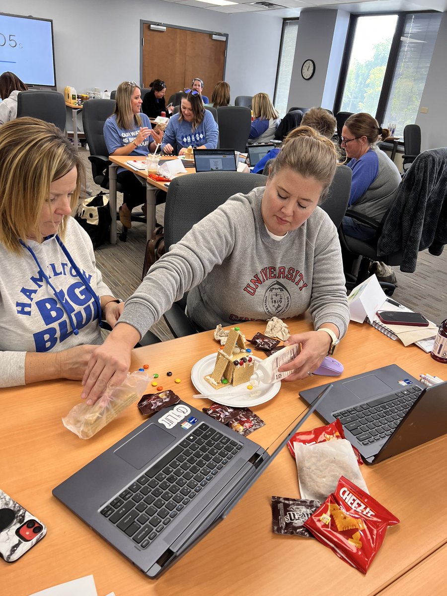 Katie_M_Ritter's tweet photo. Candy cabins ✔️
🍫🍭 Another Flipping PD Day is in full force with the @Hamilton_CSD coaches at #fecamp22! https://t.co/eFHi2diZrG