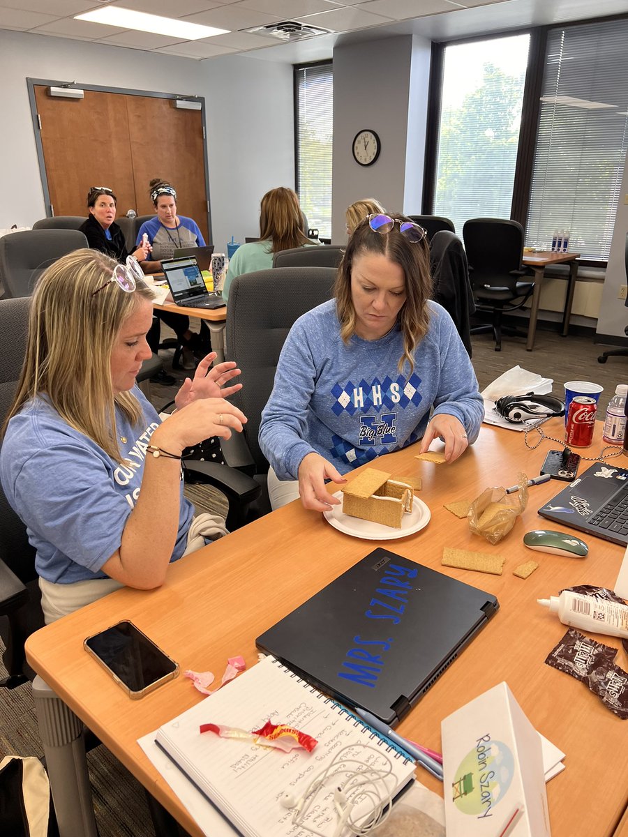 Katie_M_Ritter's tweet photo. Candy cabins ✔️
🍫🍭 Another Flipping PD Day is in full force with the @Hamilton_CSD coaches at #fecamp22! https://t.co/eFHi2diZrG