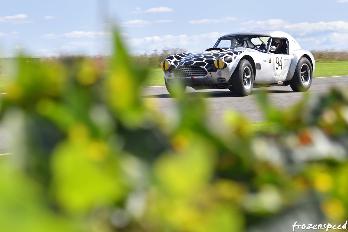 Frozenspeed's tweet photo. Memories from a beautiful September afternoon in Sussex watching cars slide by.
#GoodwoodRevival #Vintage #RACTT https://t.co/tkXNzZ2qOS