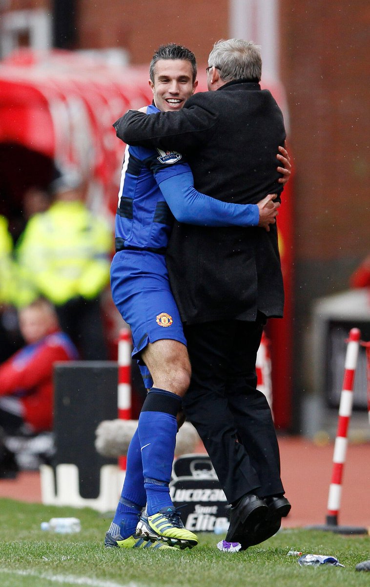 Rio Ferdinand: "Ketika Robin van Persie datang ke Manchester United, ia seperti anak sekolah yang sangat semangat belajar. Ia mungkin adalah pemain yang paling terluka ketika Sir Alex memutuskan untuk pensiun setelah musim pertama sang pemain. Ia datang ke #mufc karena Fergie."