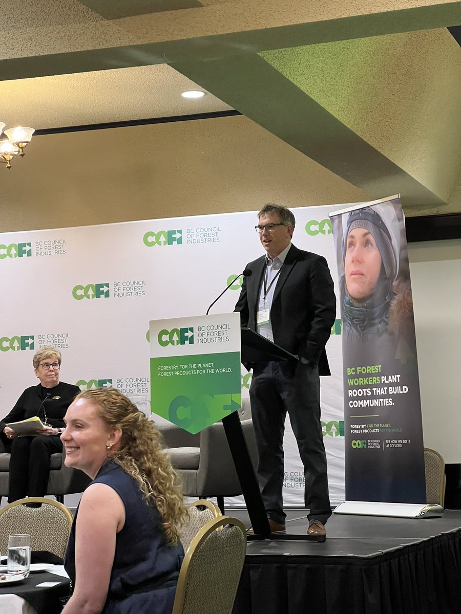CorRams's tweet photo. A great evening at the COFI Community Dinner seeing old mentors like @JimCostley. Thanks to @COFI_INFO for putting this event on and congrats to the students who received scholarships last night. https://t.co/sQb6T4a6Rf
