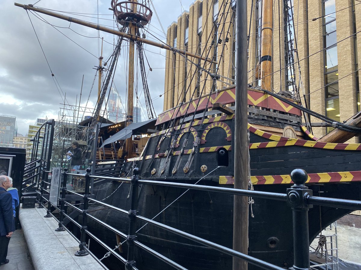Drinking #rum on a Friday night? Where better than the #goldenhinde ⁦<a href="/RumCask/">RumCask</a>⁩