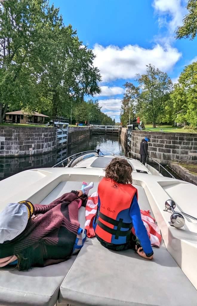 YashYanthi's tweet photo. Making memories with @LeBoatVacations on @RideauCanalNHS 😍
#MurphysDoLeBoat #giftedexperience #multigenerationaltravel #familytravel https://t.co/IWPBjhlUDg