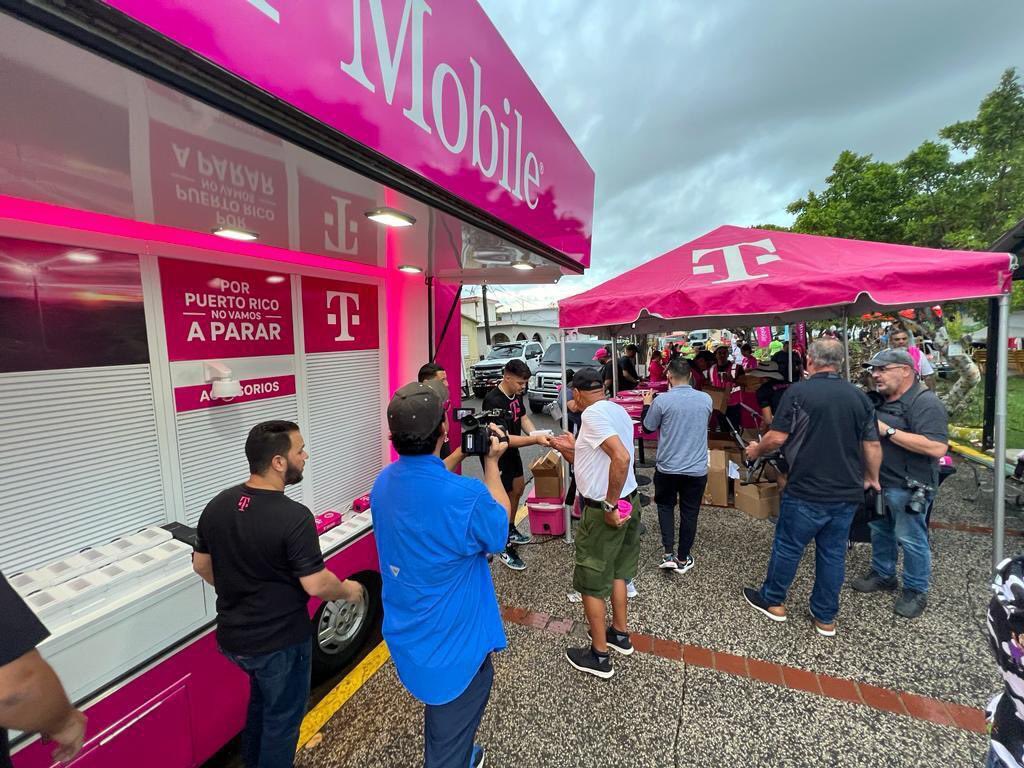 Jon Freier (@jonfreier) on Twitter photo In conjunction with a local news station, members of our <a href="/TMobilePR/">T-Mobile Puerto Rico</a> team gathered in Salinas today to provide free smartphones & supplies to nearly 1,000 people in attendance. ❤️ <a href="/TMobile/">T-Mobile</a> will continue to support Puerto Rico as they rebuild. Por Puerto Rico, no vamos a parar! 🇵🇷 In conjunction with a local news station, members of our <a href="/TMobilePR/">T-Mobile Puerto Rico</a> team gathered in Salinas today to provide free smartphones & supplies to nearly 1,000 people in attendance. ❤️ <a href="/TMobile/">T-Mobile</a> will continue to support Puerto Rico as they rebuild. Por Puerto Rico, no vamos a parar! 🇵🇷