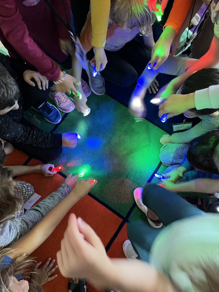 Flashlight Friday Reading “LightShow” 📖 🔦 <a href="/SASD_Vernfield/">Vernfield Elementary</a> M105