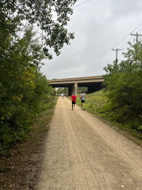 ShakopeeCC's tweet photo. Some photos from the second leg of the homecoming run between Lone Lake Park and Riley Lake Park! #Homecoming2022 #HomecomingRun #GoSabers https://t.co/ALQsK4J7Ki