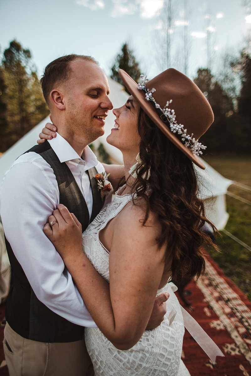 ✨ Can we hear a little commotion for the crown? ✨
.
Crown : @prettythingscocanada
. 
#raleighwedding #raleighelopement #raleighengagement #raleighproposal #raleighweddingplanner #durhamweddingplanner #caryweddingplanner #weddingdayinspiration