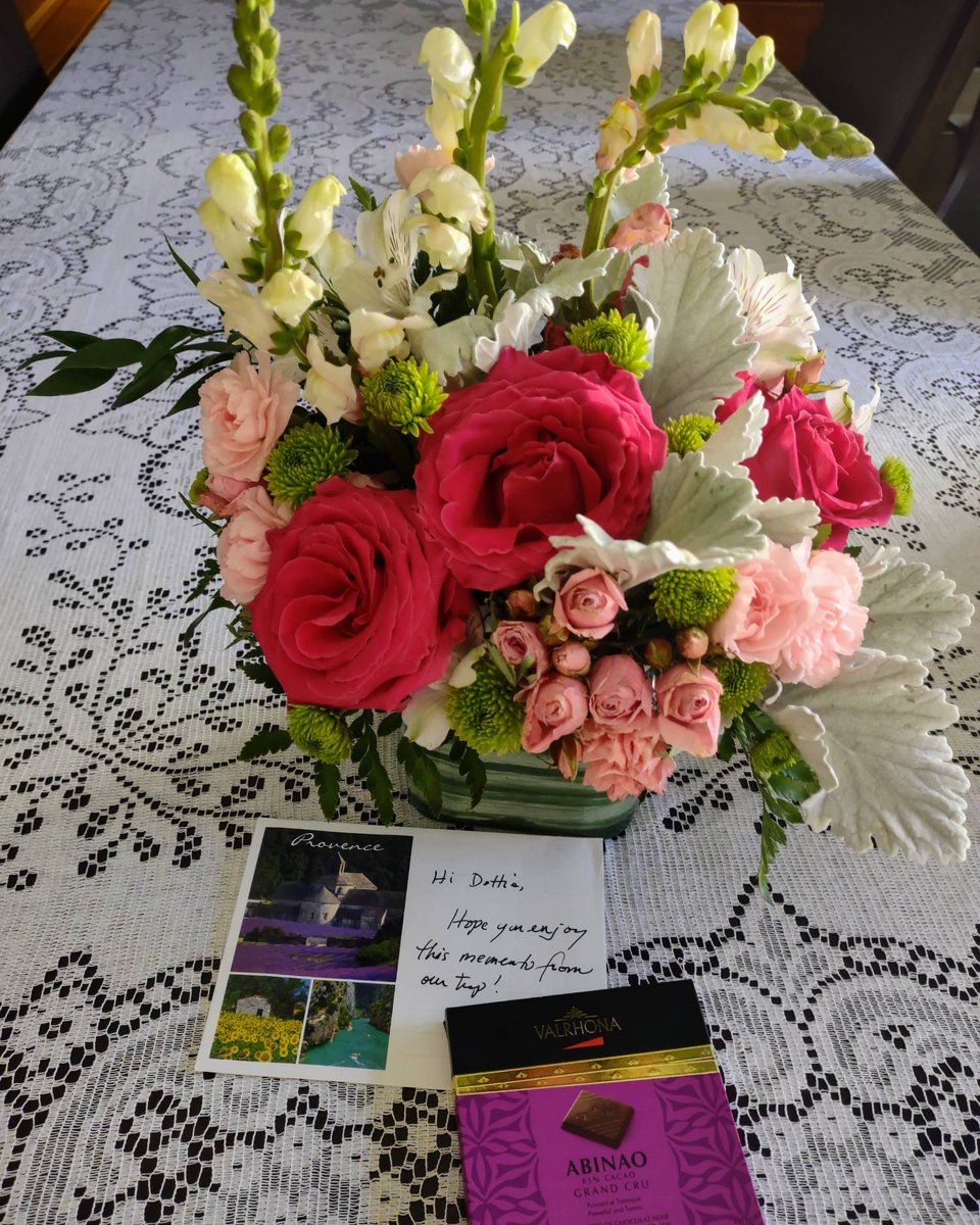 Mandarin_Voice's tweet photo. A nice surprise in the mail: my favorite chocolate in my favorite color π from #Provence. Oh, the beautiful flowers are from @NationalACE . Thank you ππ
#Chocolate
#DarkChocolate
#Valrhona
#GoodStuff
#Chocolaholic
#Purple
#Flowers
#NationalACE https://t.co/ypwoXNtcbT