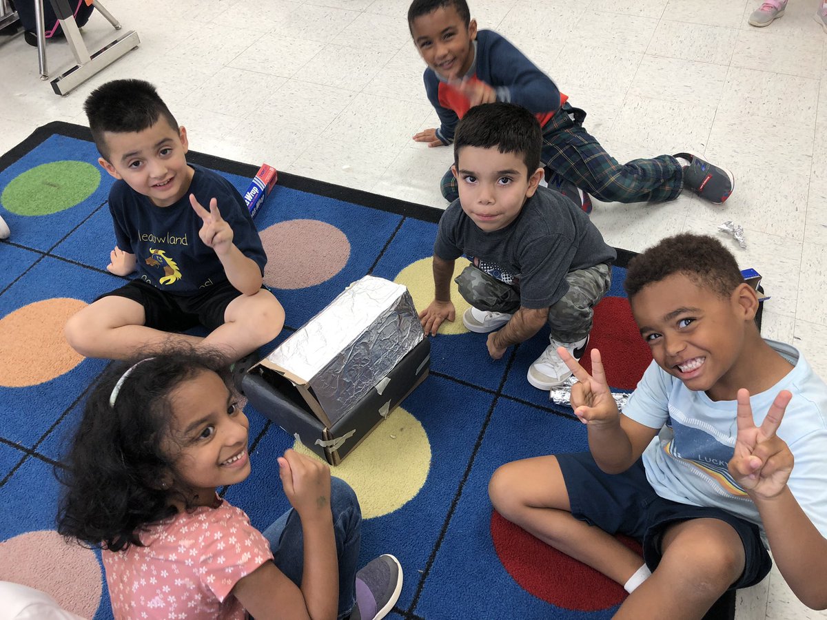 MsGillettMEA's tweet photo. We learned so much about the sun’s energy with our first design challenge of the year - solar ovens and s’mores! ☀️🍫 #sciencerules 

@LCPSOfficial 
@MeadowlandElem https://t.co/RsS3BehVVW