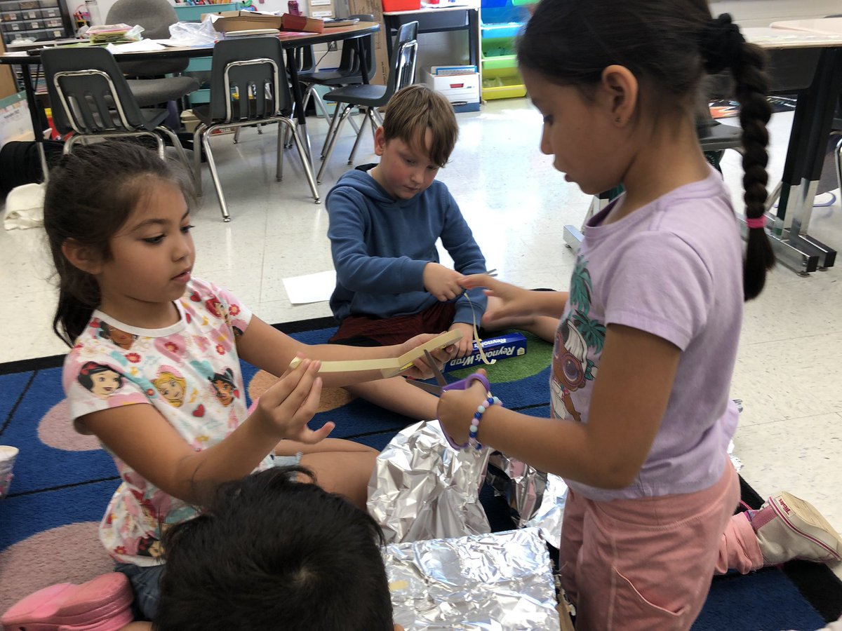 MsGillettMEA's tweet photo. We learned so much about the sun’s energy with our first design challenge of the year - solar ovens and s’mores! ☀️🍫 #sciencerules 

@LCPSOfficial 
@MeadowlandElem https://t.co/RsS3BehVVW