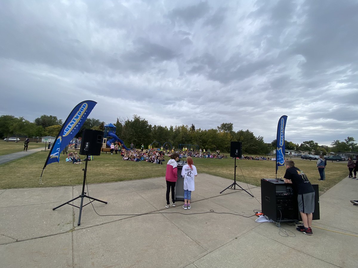 slarseneips's tweet photo. Proud. #TerryFoxRun @BrentwoodEIPS @eips https://t.co/I69buSv9DL