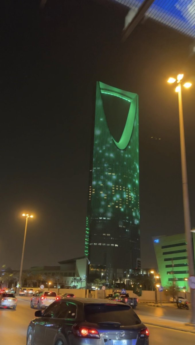 ab_ah20's tweet photo. #اليوم_الوطني_السعودي 
دام عزك يا وطنا كل عام..
في ذرى حكامنا وعزم جنودنا حامين الحدود. https://t.co/8j9CIA7cGN