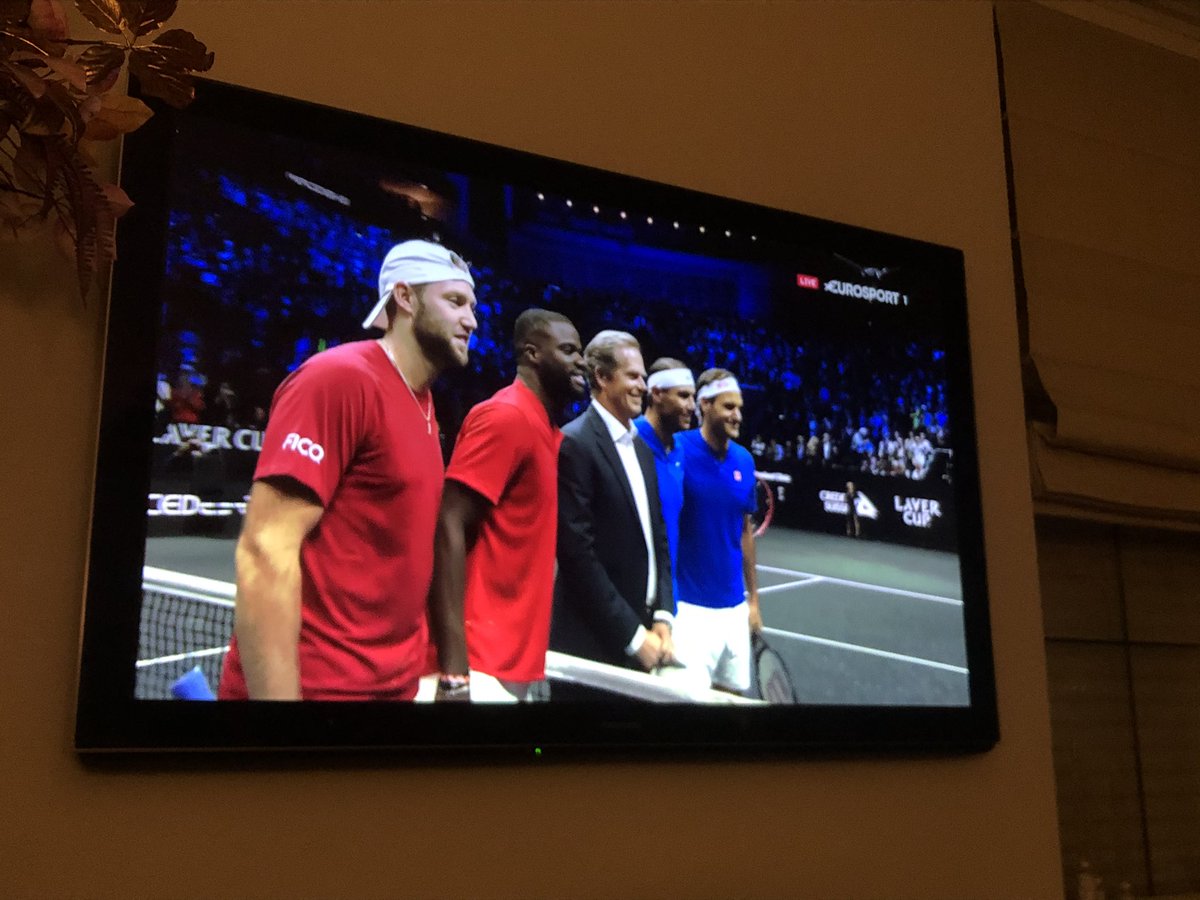 Daanswiss99's tweet photo. Vandaag de laatste wedstrijd van de GOAT🔥 @rogerfederer bekijken. Uniek talent, spelen op souplesse, mooie karakter, een icoon in zijn sport, maar bovenal een prachtige verscheidenheid en wat het uitzonderlijk maakt is dat hij zolang op hoog niveau tennis heeft gespeeld!🎉#Fedal https://t.co/29XUfjPEvP