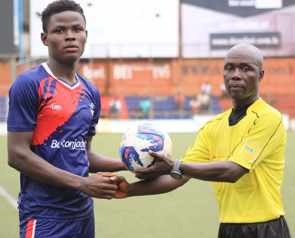 No better way to return to club duty after international assignment with Liberia 🇱🇷 U20.

𝙍𝙤𝙗𝙞𝙣 𝙃𝙣𝙚𝙮 - 𝐇𝐚𝐭 𝐭𝐫𝐢𝐜𝐤 ✅ 

#ceceunited231🔴⚪🔵 #sayetownpride #cecehealsliberia #cecenutd