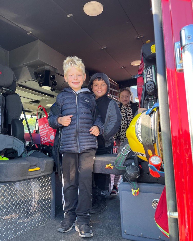 MsGrieco's tweet photo. Seeing the inside of a firetruck, trying on their jackets and meeting a fireman! So cool!! Students were amazed with how heavy the jacket was! ππ§―π₯ @OLVMWolverines @HCDSB #miltonfallfair #somuchfun https://t.co/45iSrw96Fl
