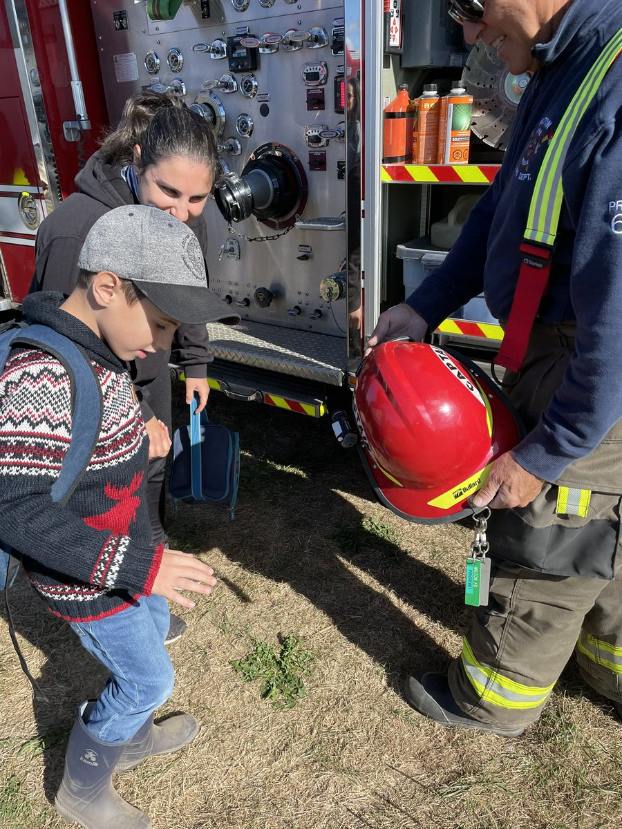 MsGrieco's tweet photo. Seeing the inside of a firetruck, trying on their jackets and meeting a fireman! So cool!! Students were amazed with how heavy the jacket was! ππ§―π₯ @OLVMWolverines @HCDSB #miltonfallfair #somuchfun https://t.co/45iSrw96Fl